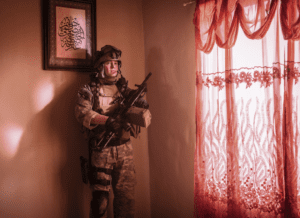 Un soldado con miedo en warfare pelicula