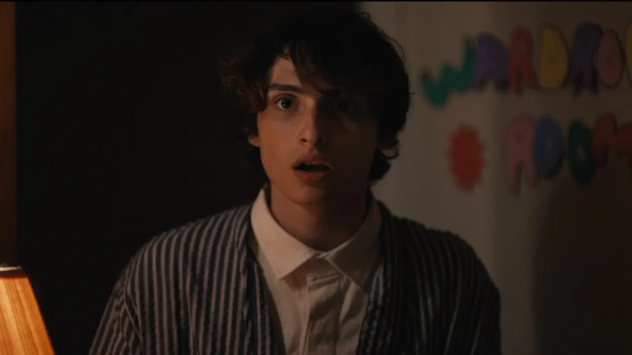Finn Wolfhard reacciona sorprendido en Hell of a Summer