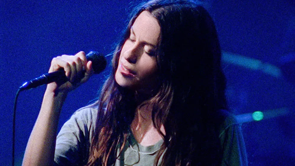 Alanis Morissette cantando 