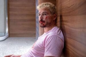 Josh Hartnett en el piso golpeado en fight or flight