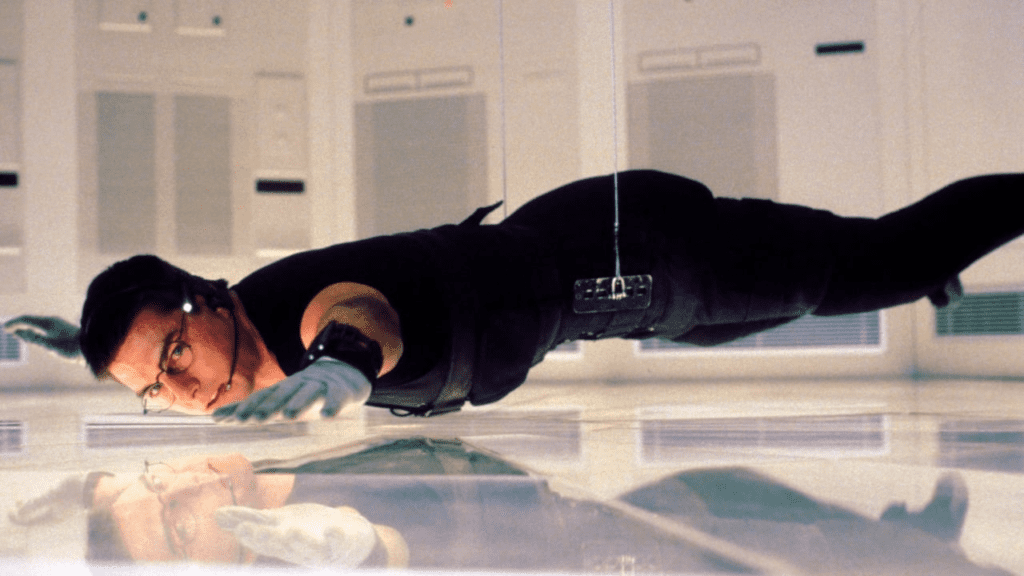 Escena del robo en la CIA en la primera película de Misión Imposible (1996), dirigida por Brian De Palma