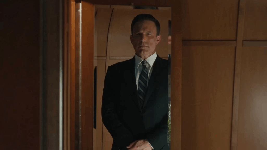 Ben Affleck se mira al espejo en El Contador 2