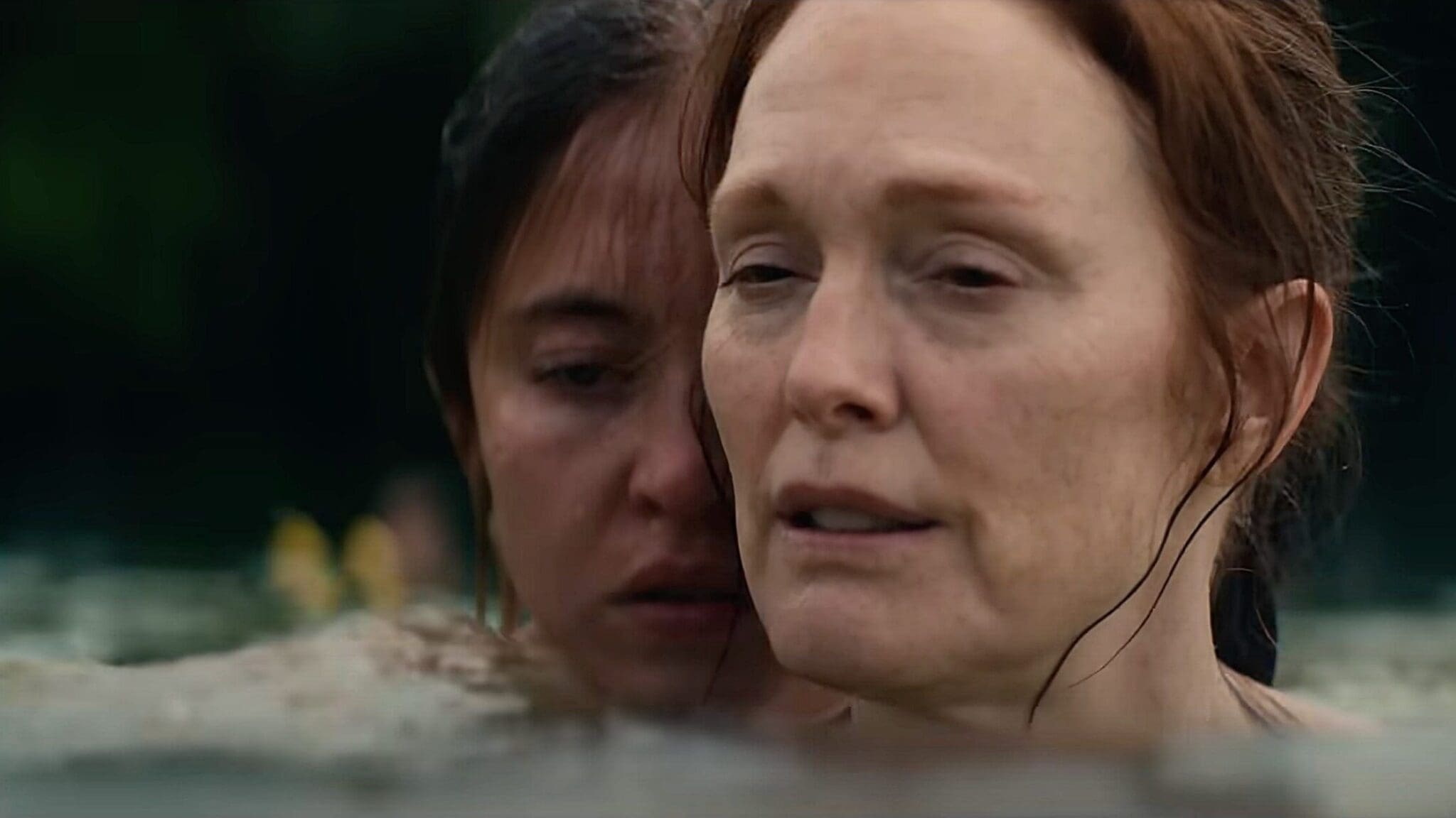 Julianne Moore y Sydney Sweeney en una escena clave de Echo Valley, el thriller dramático de Apple TV+