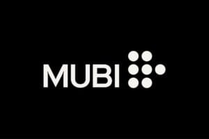 Logo oficial de la plataforma de streaming MUBI en fondo negro, MUBI conflicto Israel Palestina