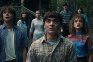 Elenco principal de Stranger Things observa una amenaza en la temporada final