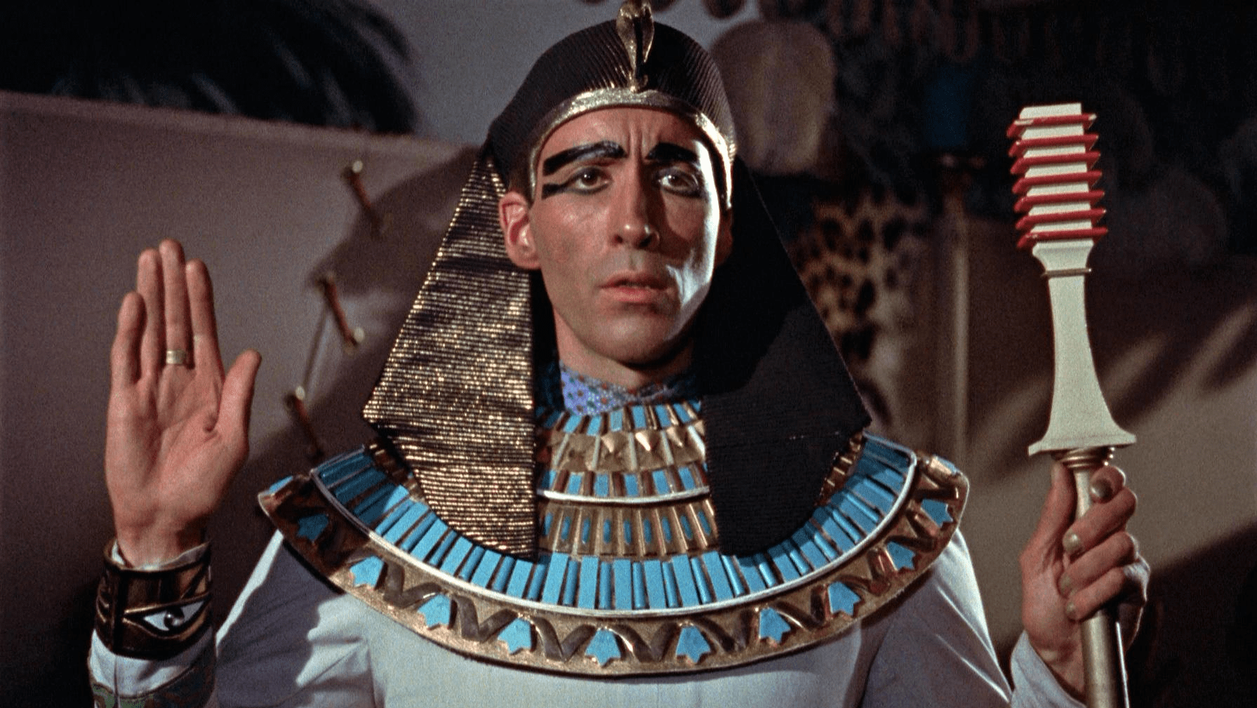 Christopher Lee como el Príncipe Kharis en la película The Mummy (1959), uno de sus personajes con muerte doble en pantalla