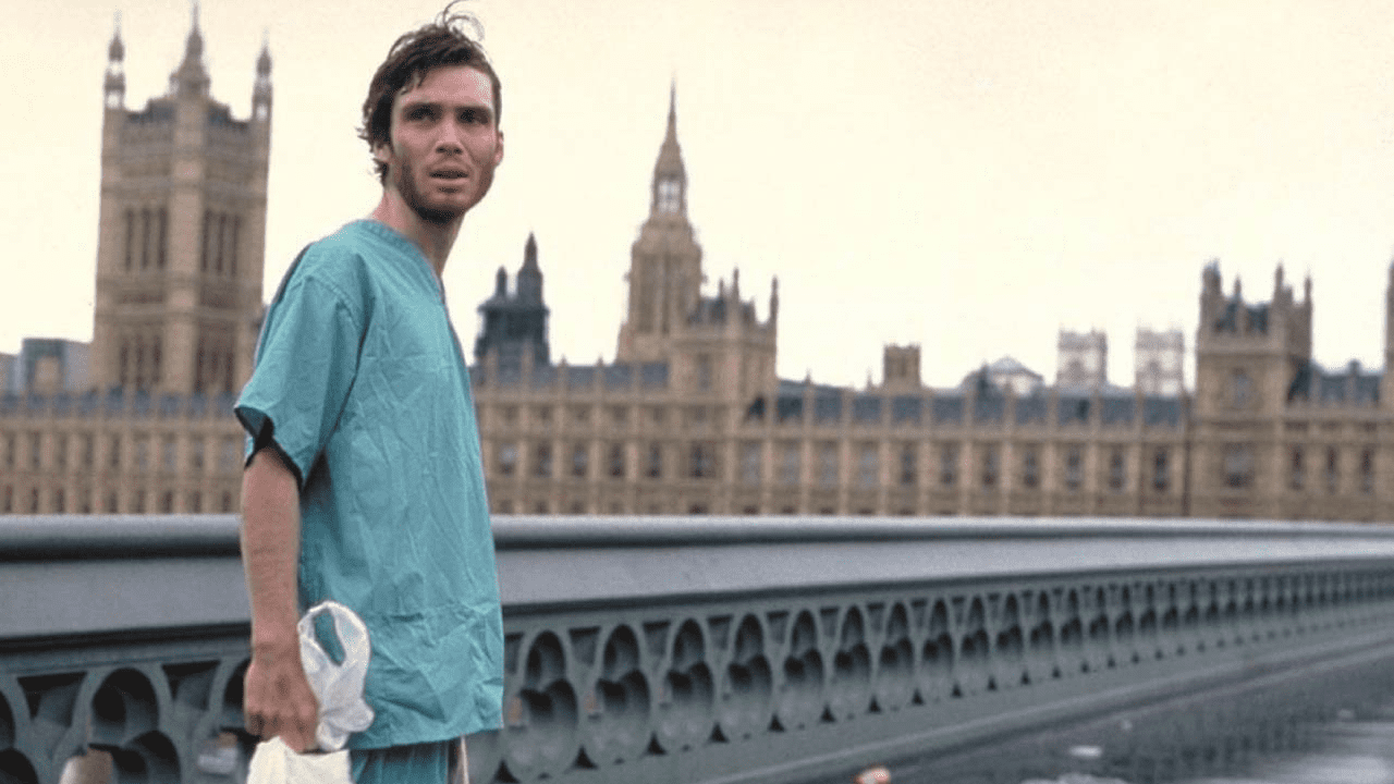 Escena icónica de “28 Días Después” con Cillian Murphy caminando solo por el puente de Westminster en Londres