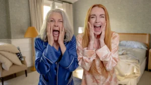 Lindsay Lohan y Jamie Lee Curtis en Otro viernes de locos pelicula
