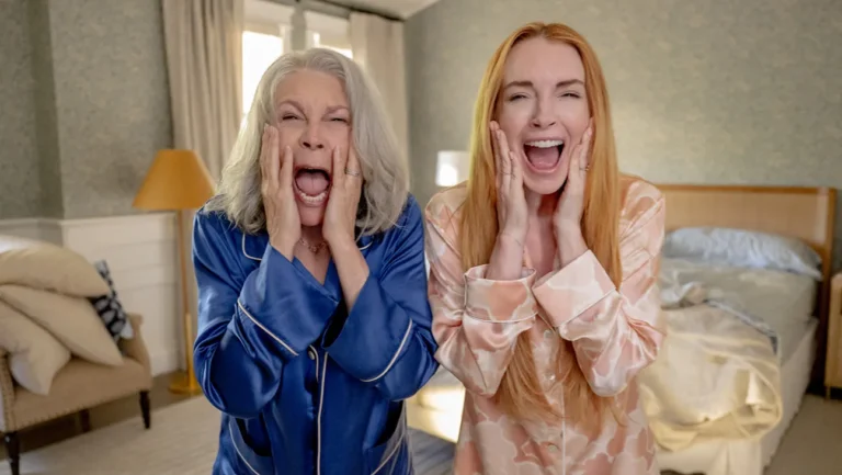 Lindsay Lohan y Jamie Lee Curtis en Otro viernes de locos pelicula