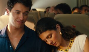 Emily Bader, Tom Blyth duermen en People We Meet On Vacation