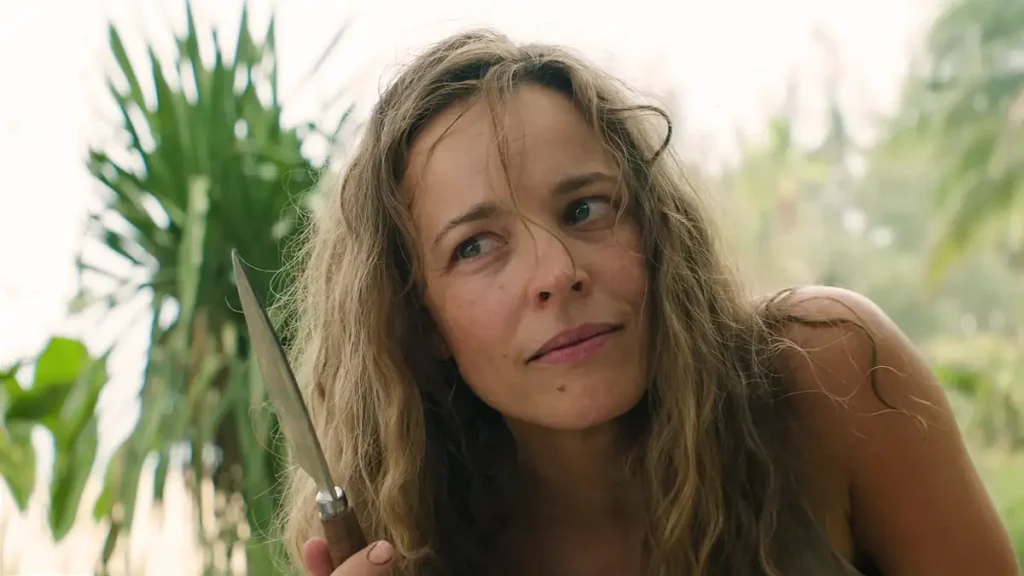 Rachel McAdams con un cuchillo en la pelicula Send Help (Ayuda)