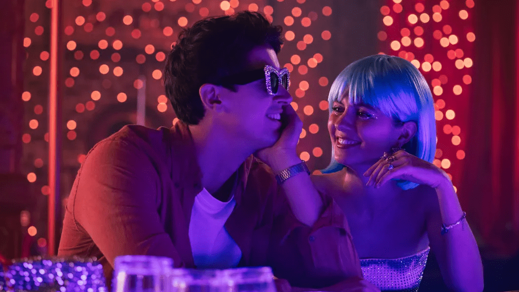 Emily Bader, Tom Blyth de fiesta en People We Meet On Vacation