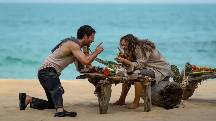 Rachel McAdams y Dylan O'Brien en en la pelicula Send Help (Ayuda)