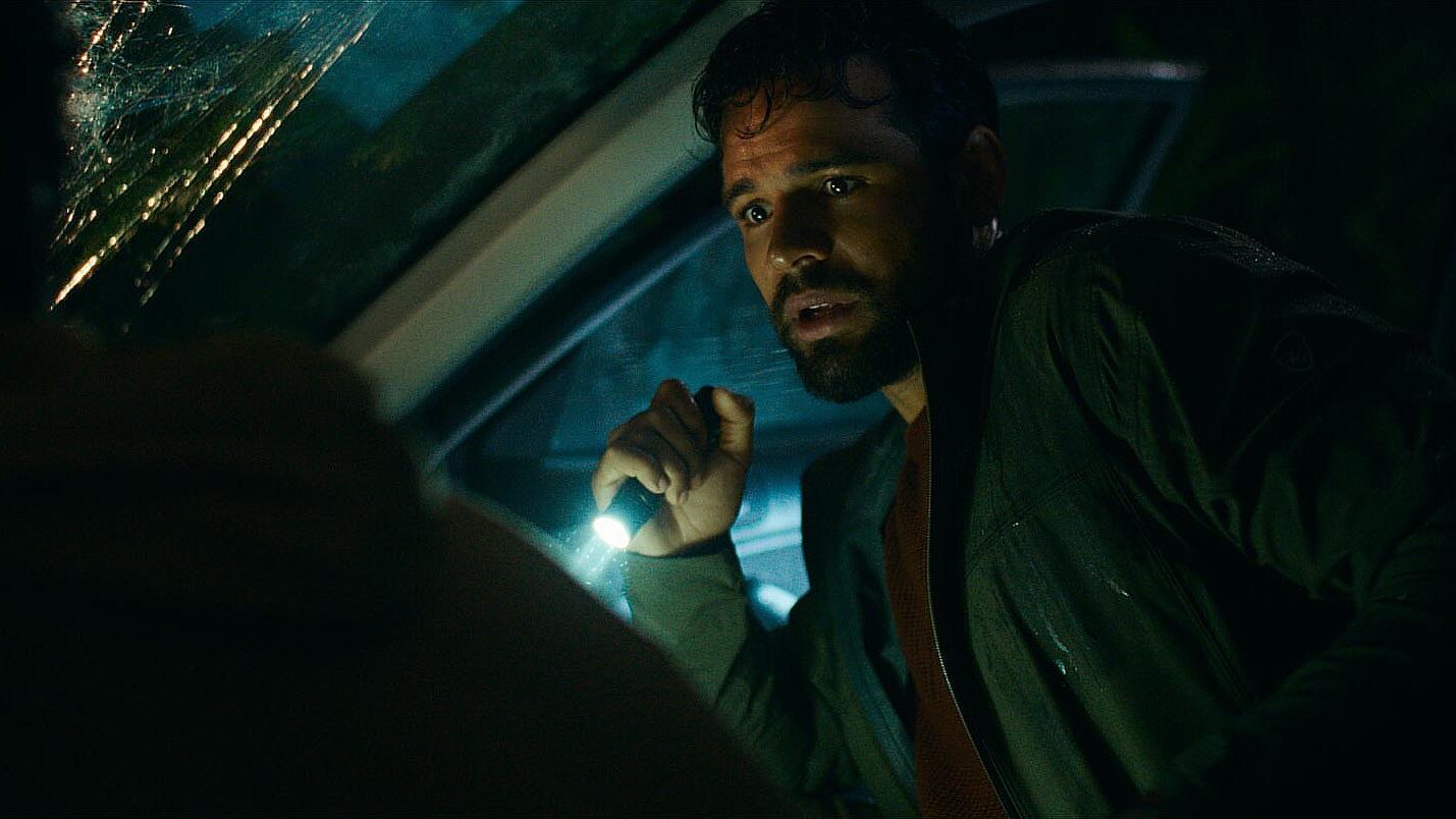 Lou Llobell y Jacob Scipio, actores de la película Passenger.