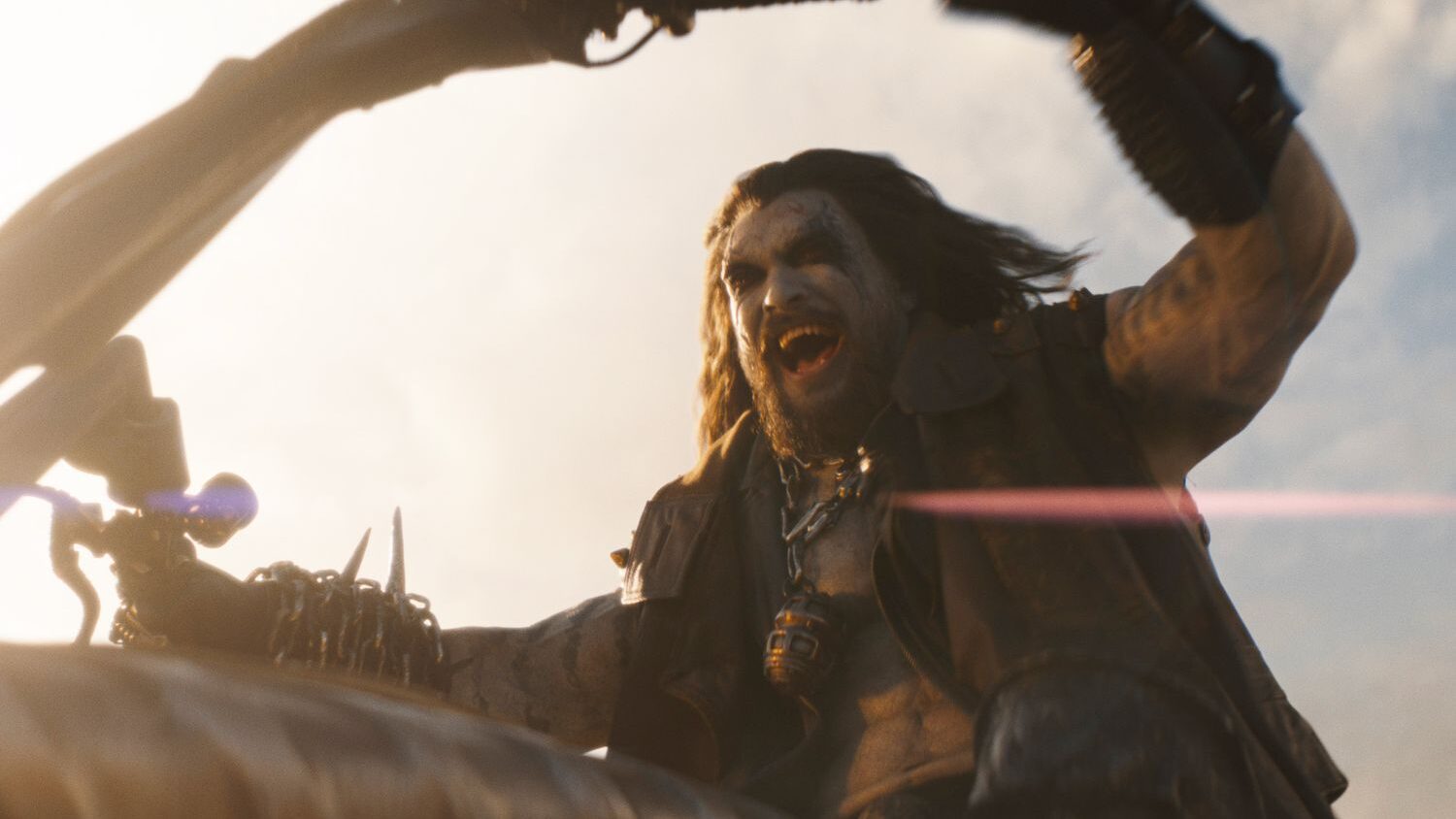jason mamoa como lobo en Supergirl
